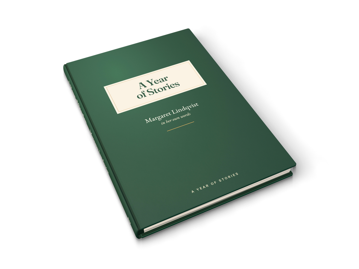 The hardcover lying flat: rounded spine, page edges and board thickness